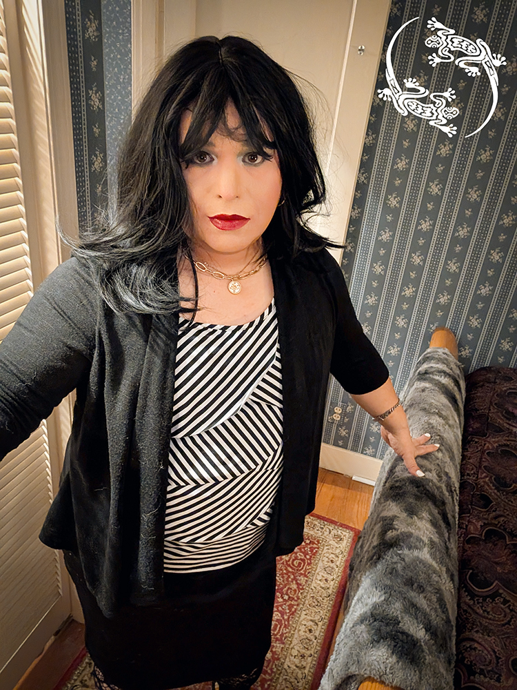 Mistress Ilya in her hallway taking a selfie.